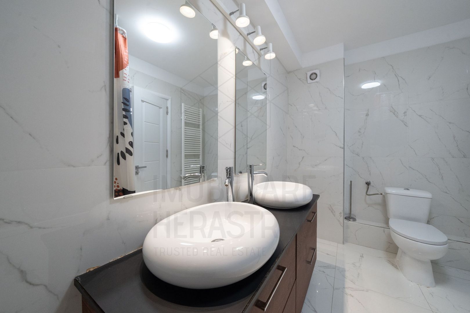 4 camere superbe in prima linie Parc Herastrau