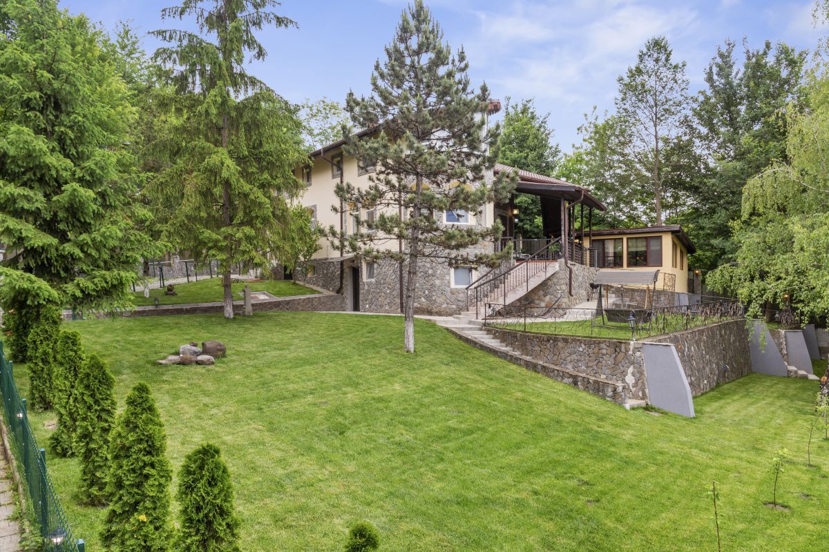 Spring River Mansion