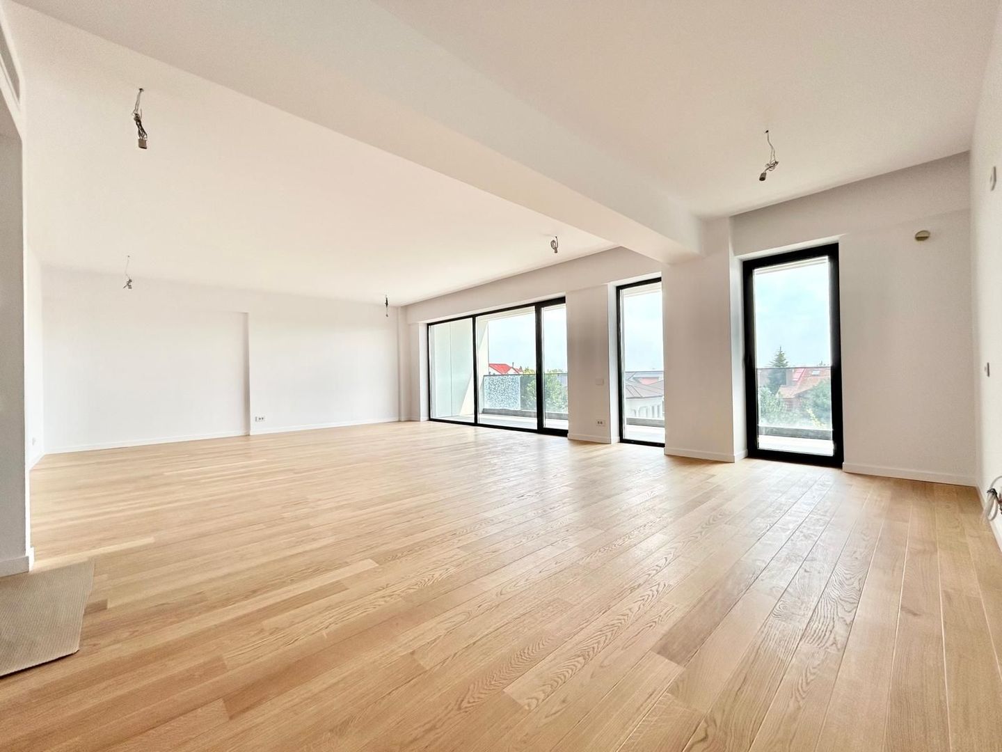 Apartament 4 camere de inchiriere zona Pipera .