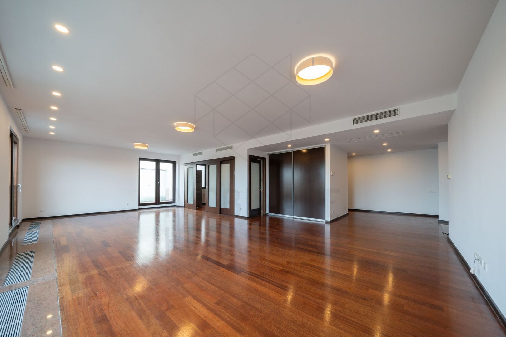 CAPITALE AREA Penthouse for rent