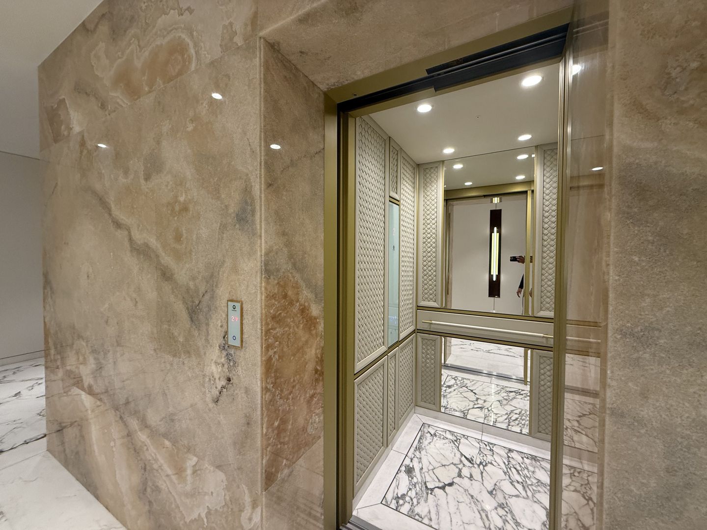 Apartament premium cu terasă, într-un imobil nou | Piața Dorobanți