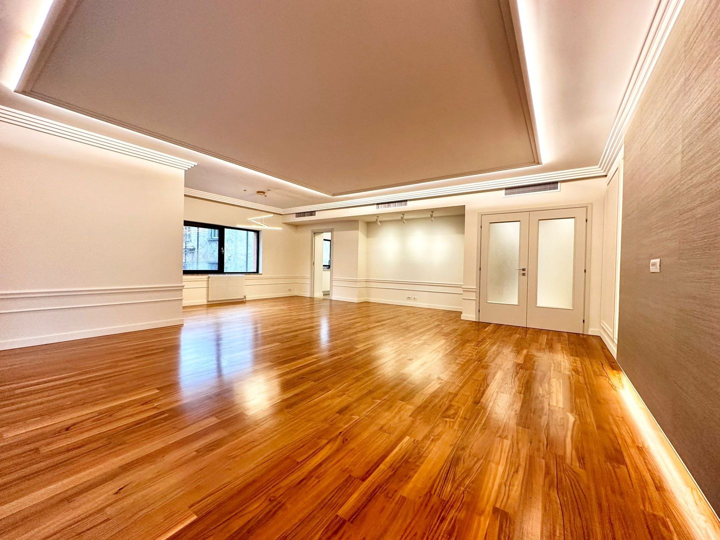 Washington Residence | Luxury 3 bedroom apartment for rent | Private garden