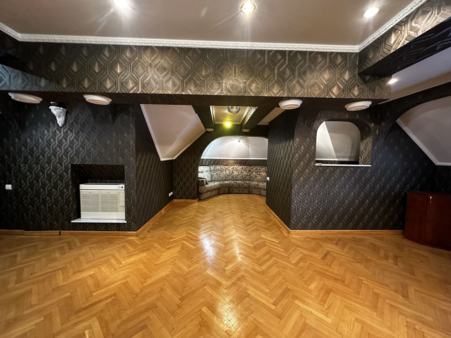 Maison Royale | Royal Elegance in the Heart of Bucharest