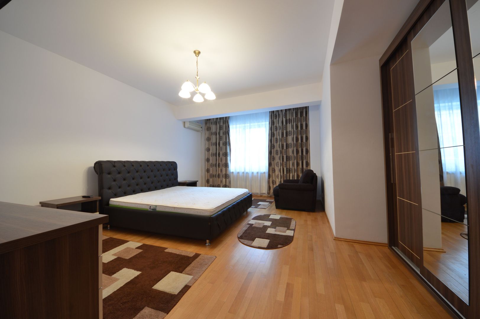 Apartament 4 camere de închiriat în zona Herastrau