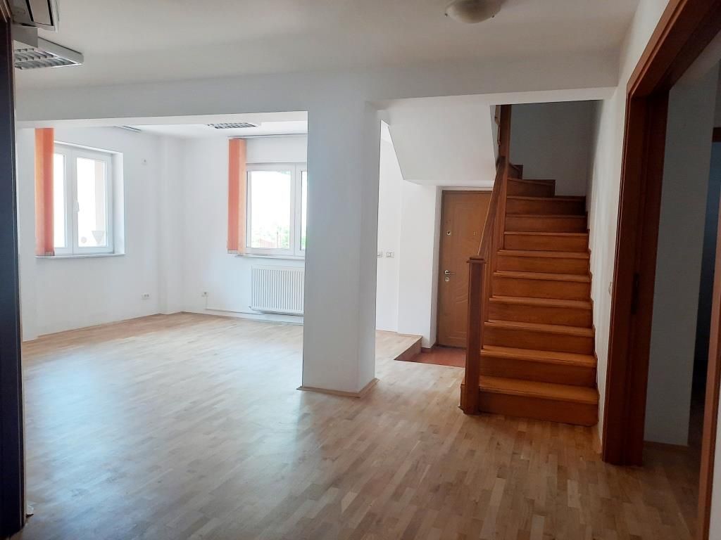 Stefan cel Mare Duplex 4 camere curte interioara Spatiu Birouri/Rezidential