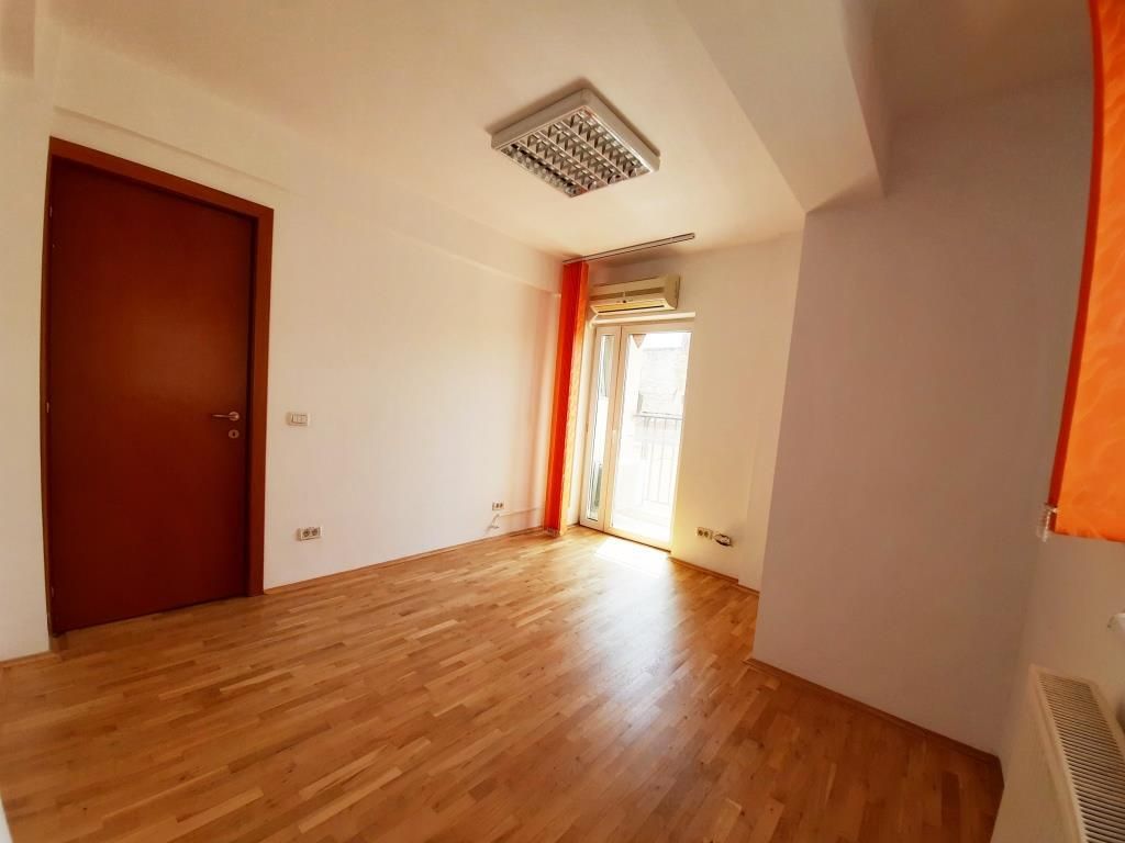 Stefan cel Mare Duplex 4 camere curte interioara Spatiu Birouri/Rezidential