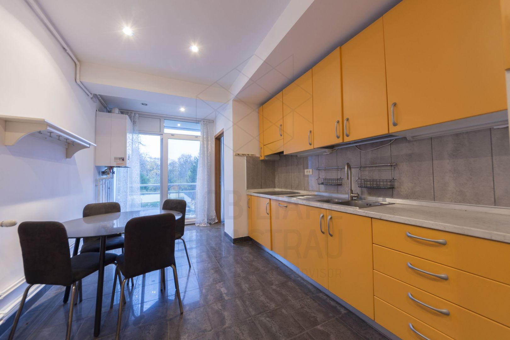4 room Apartment for rent, Primaverii area