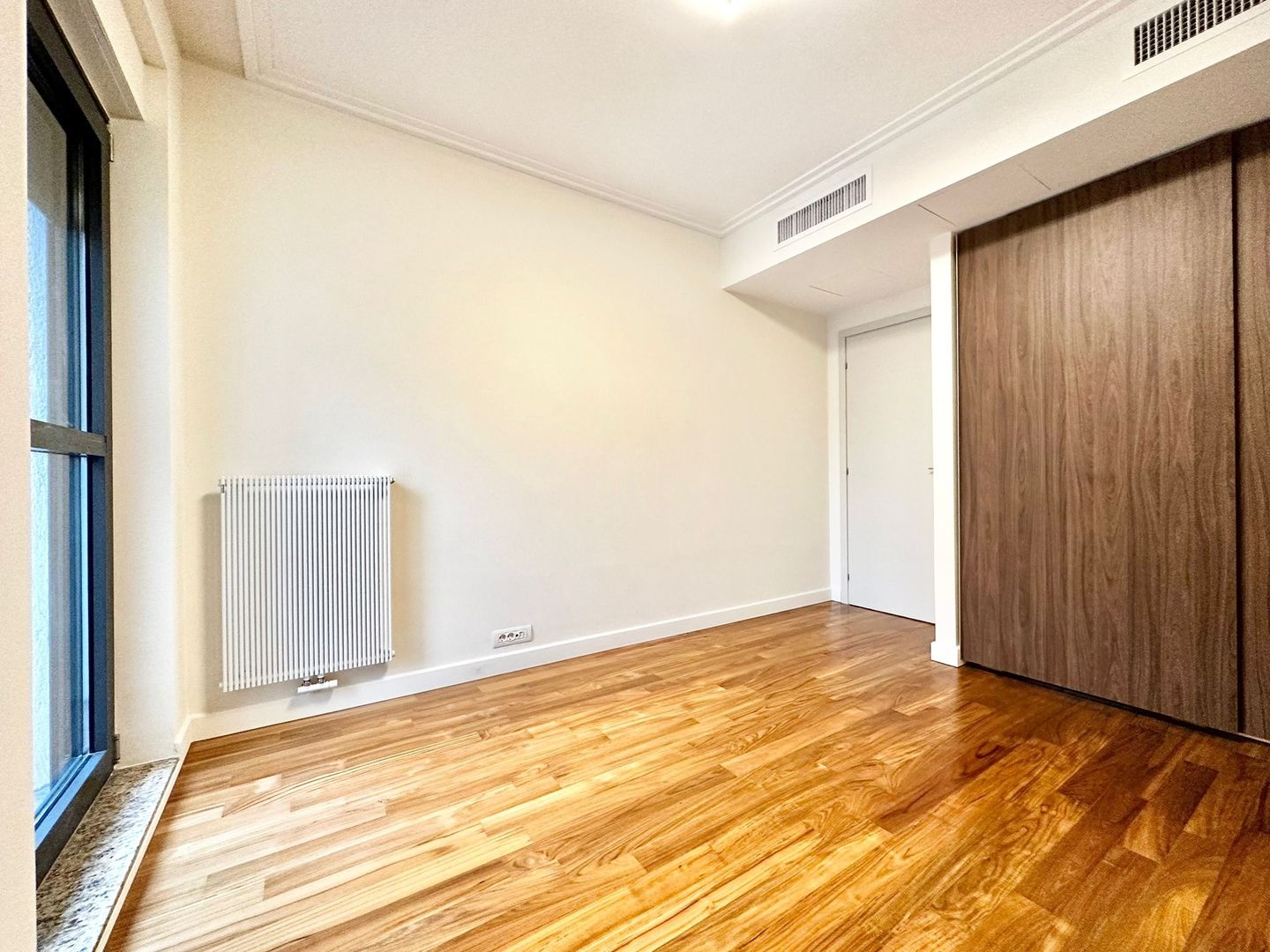 Washington Residence | Luxury 3 bedroom apartment for rent | Private garden