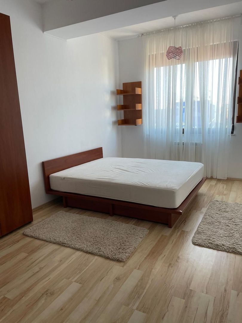Apartament cu 3 camere de închiriat în zona Herastrau