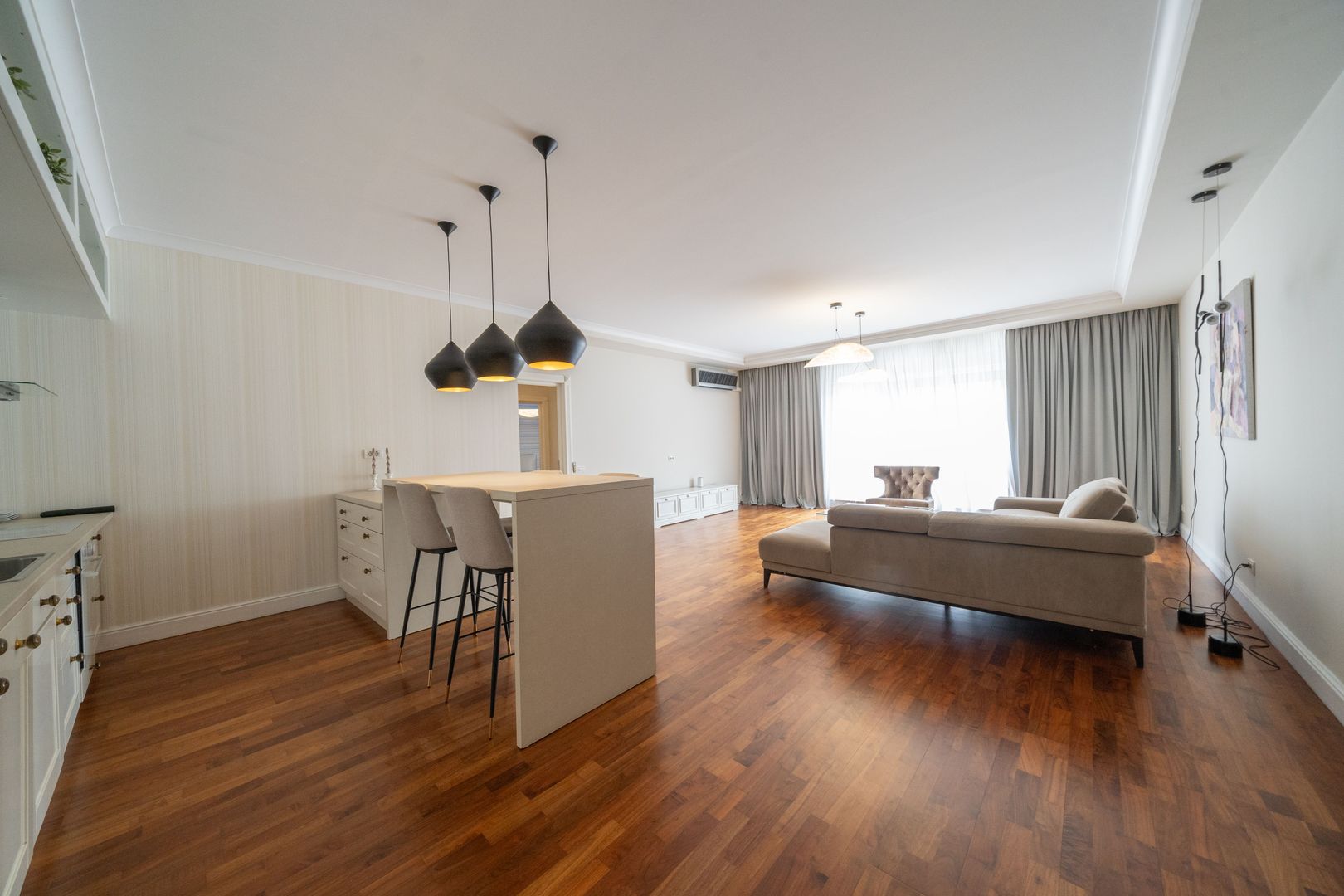 French Village | Aron Cotrus | 3 spacious rooms, parking and storage room