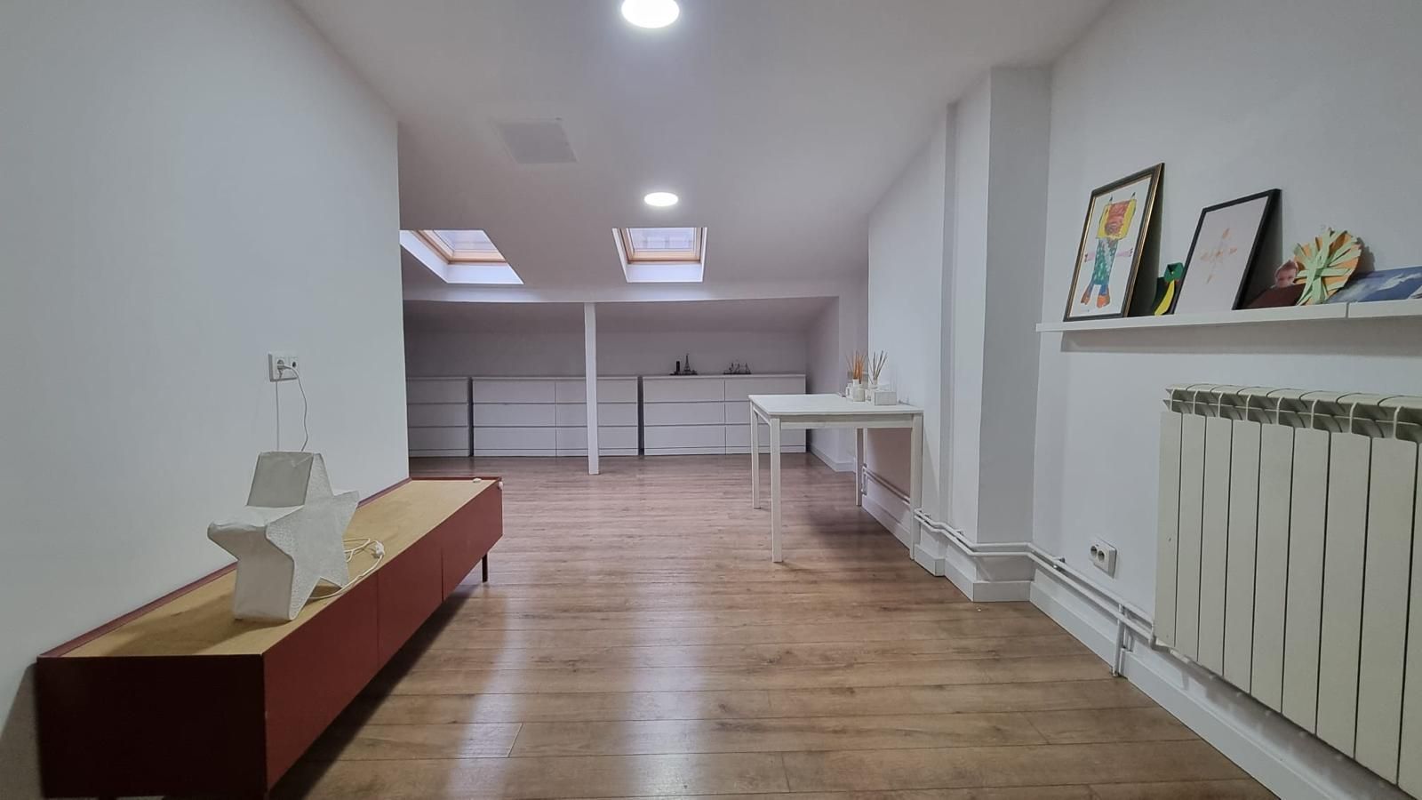 DOROBANTI | Birou creativ în vilă interbelică
