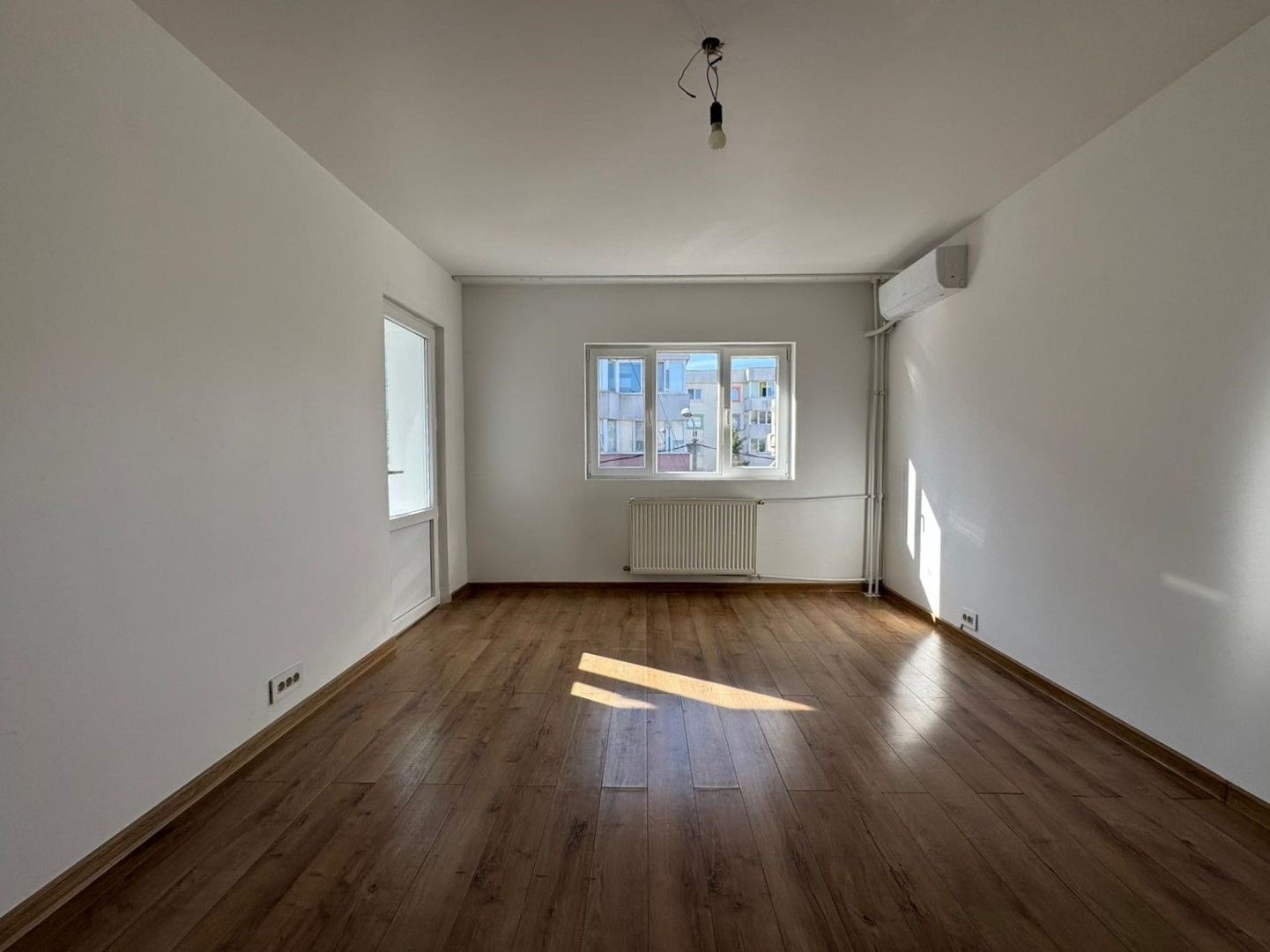 Apartament 3 Camere Băneasa | Renovat Complet | Etaj Intermediar | Vedere Sud