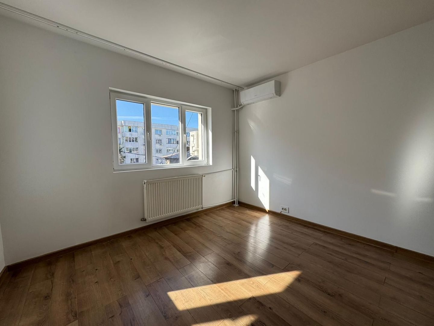 Apartament 3 Camere Băneasa | Renovat Complet | Etaj Intermediar | Vedere Sud