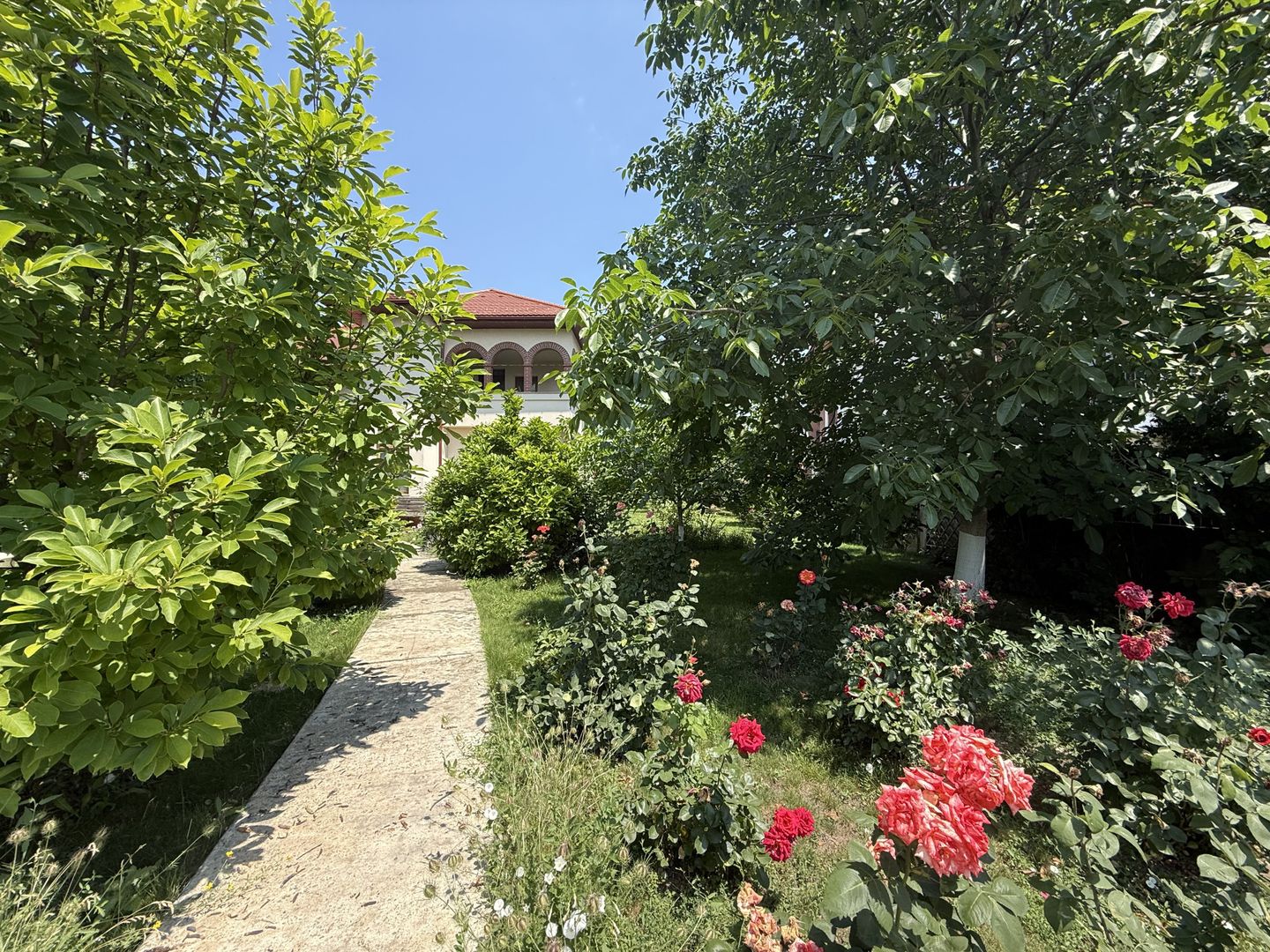 Conac neoromânesc în stil brâncovenesc | 600 mp utili | Domeniu de 2.400 mp