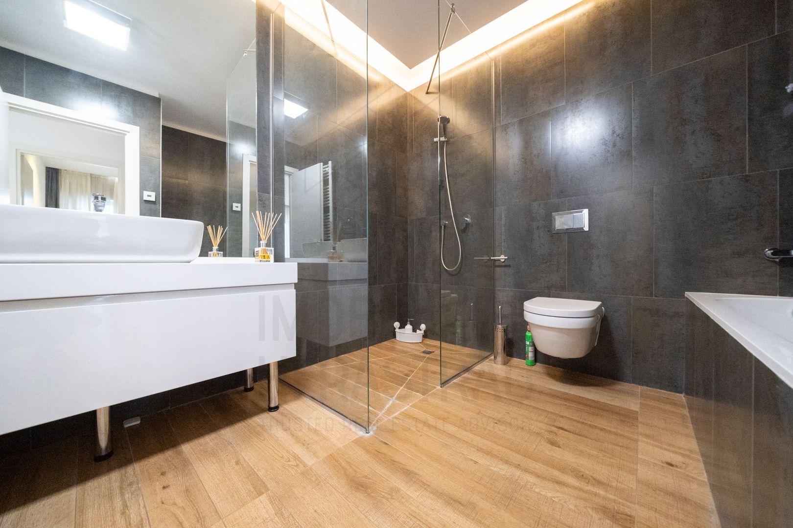 Herăstrău | Apartament elegant 2 camere de vanzare |  Loc parcare