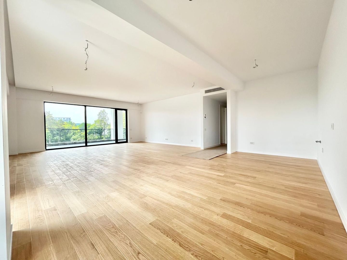 Apartament 4 camere de inchiriere zona Pipera .