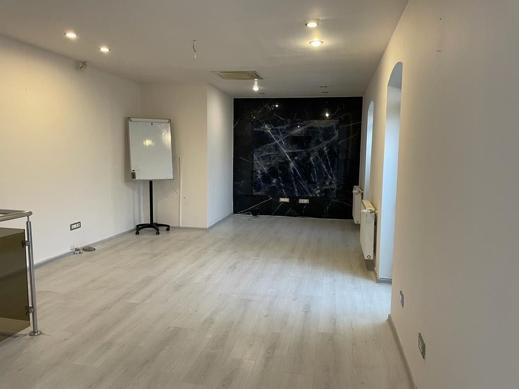 Piata Victoriei | Cladire de Birouri de vanzare