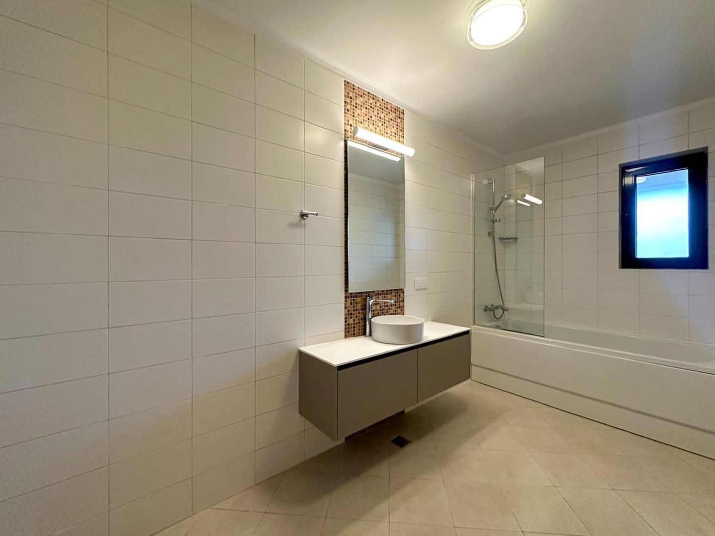 4 room Apartment for rent, Kiseleff area