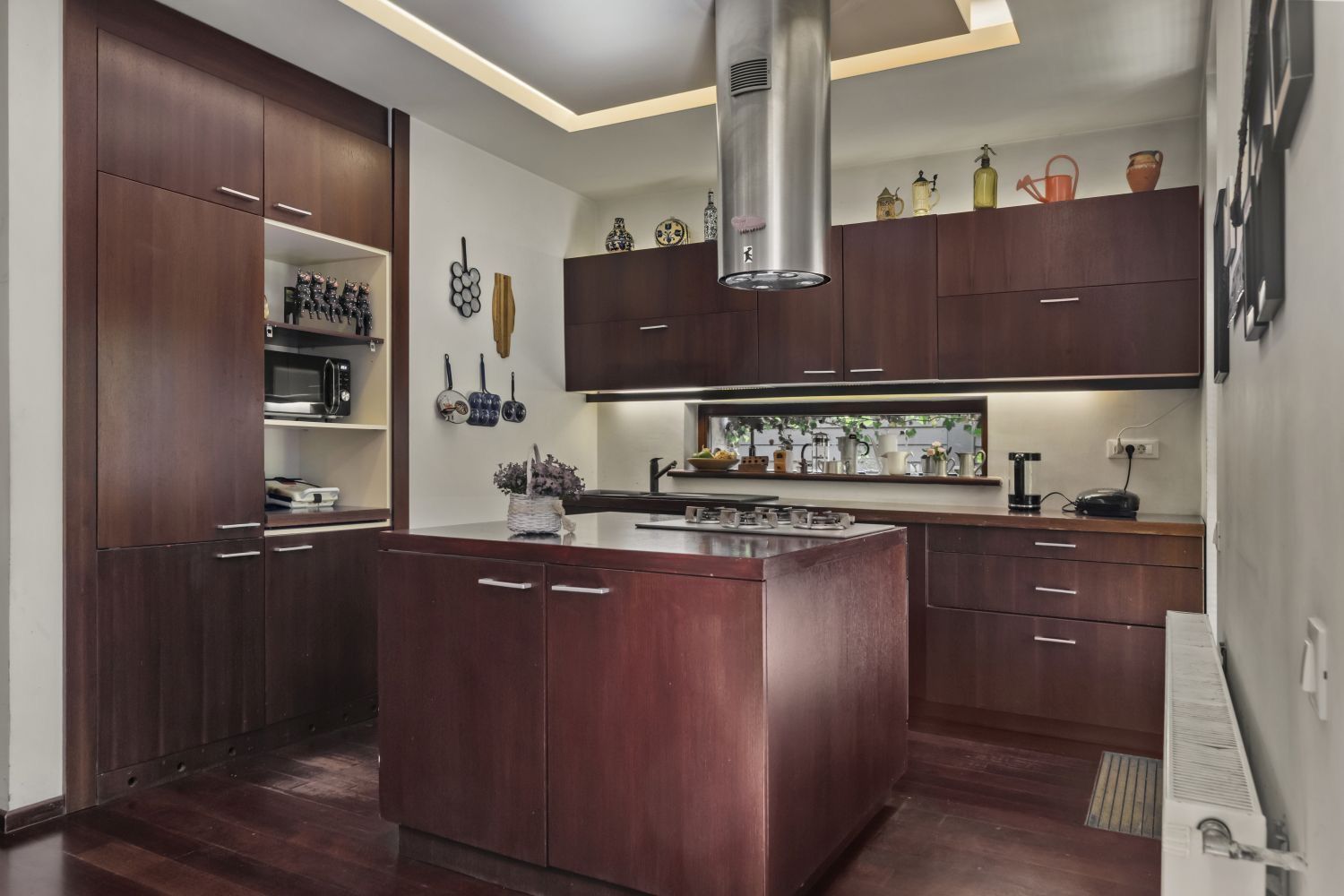 ARTSY LAKEFRONT VILLA | BANEASA