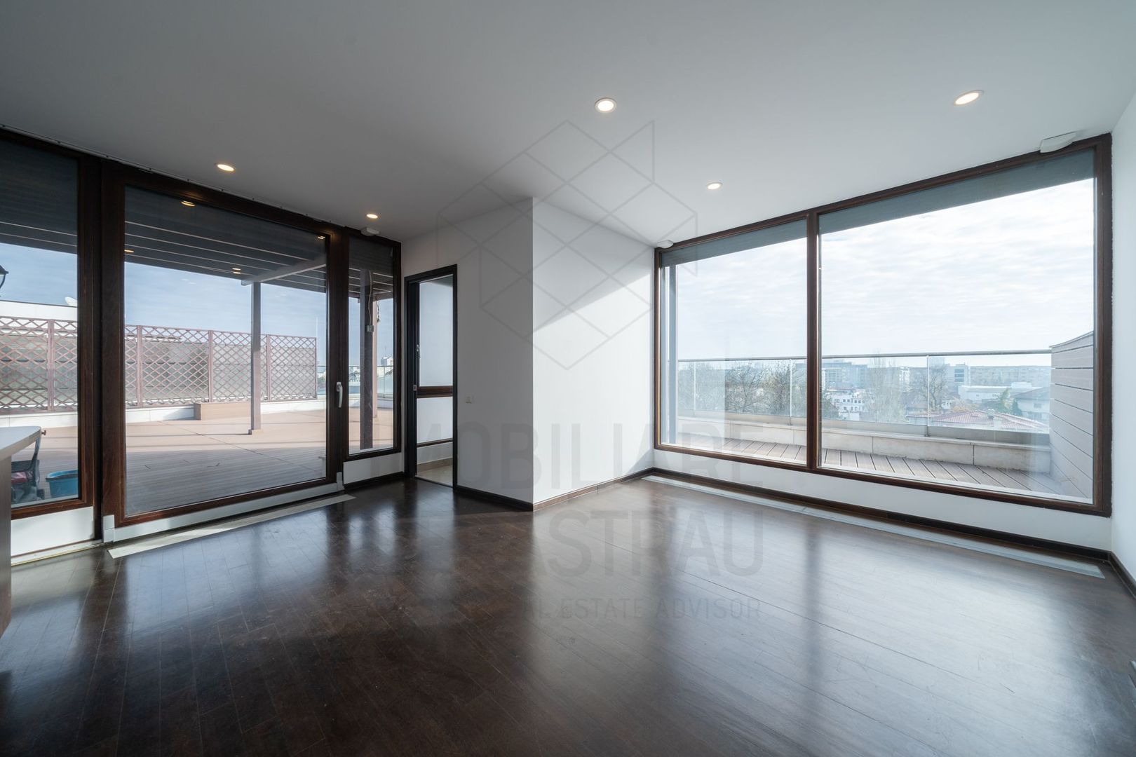 CAPITALE AREA Penthouse for rent