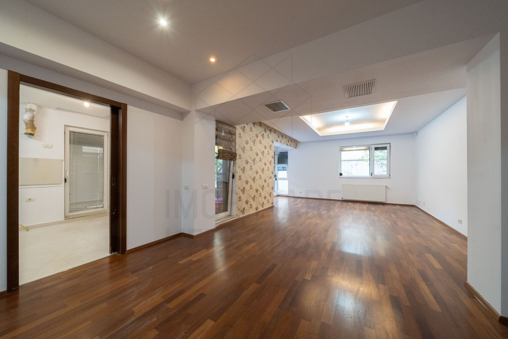 Apartament  la parter cu 3 camere de vanzare in zona Soseaua Nordului