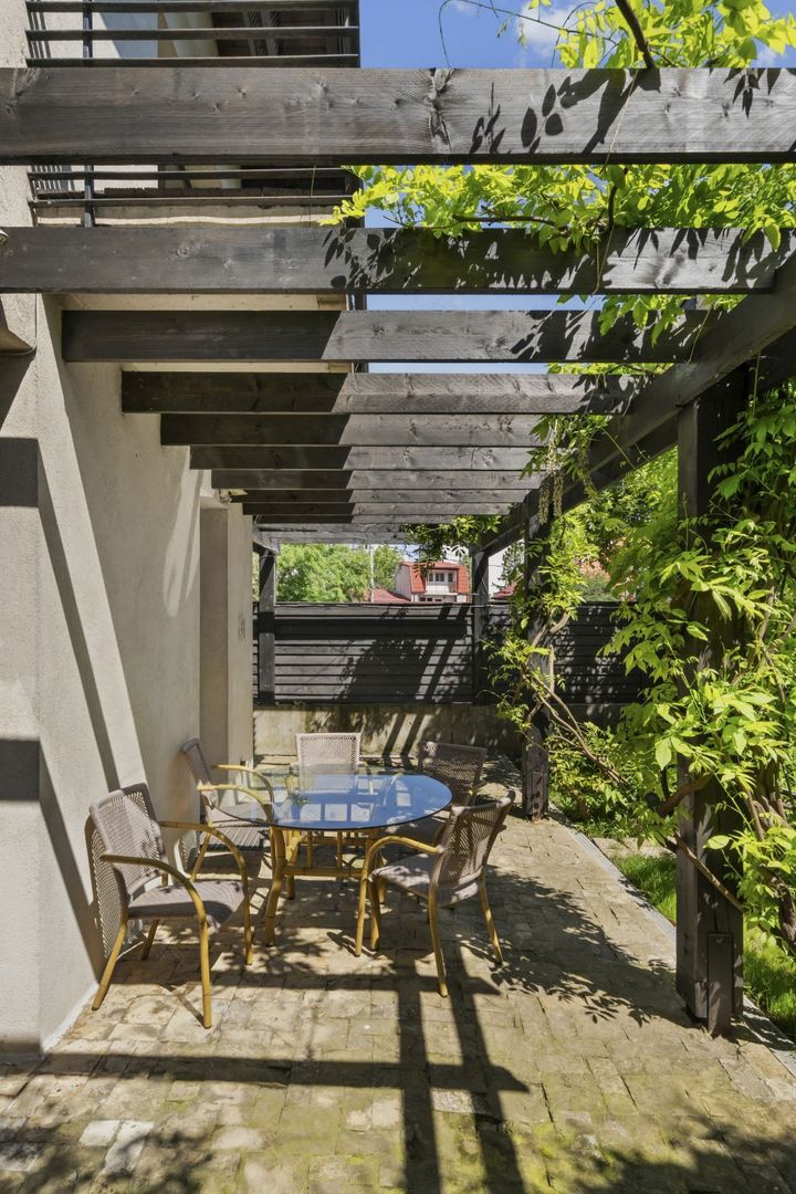 ARTSY LAKEFRONT VILLA | BANEASA