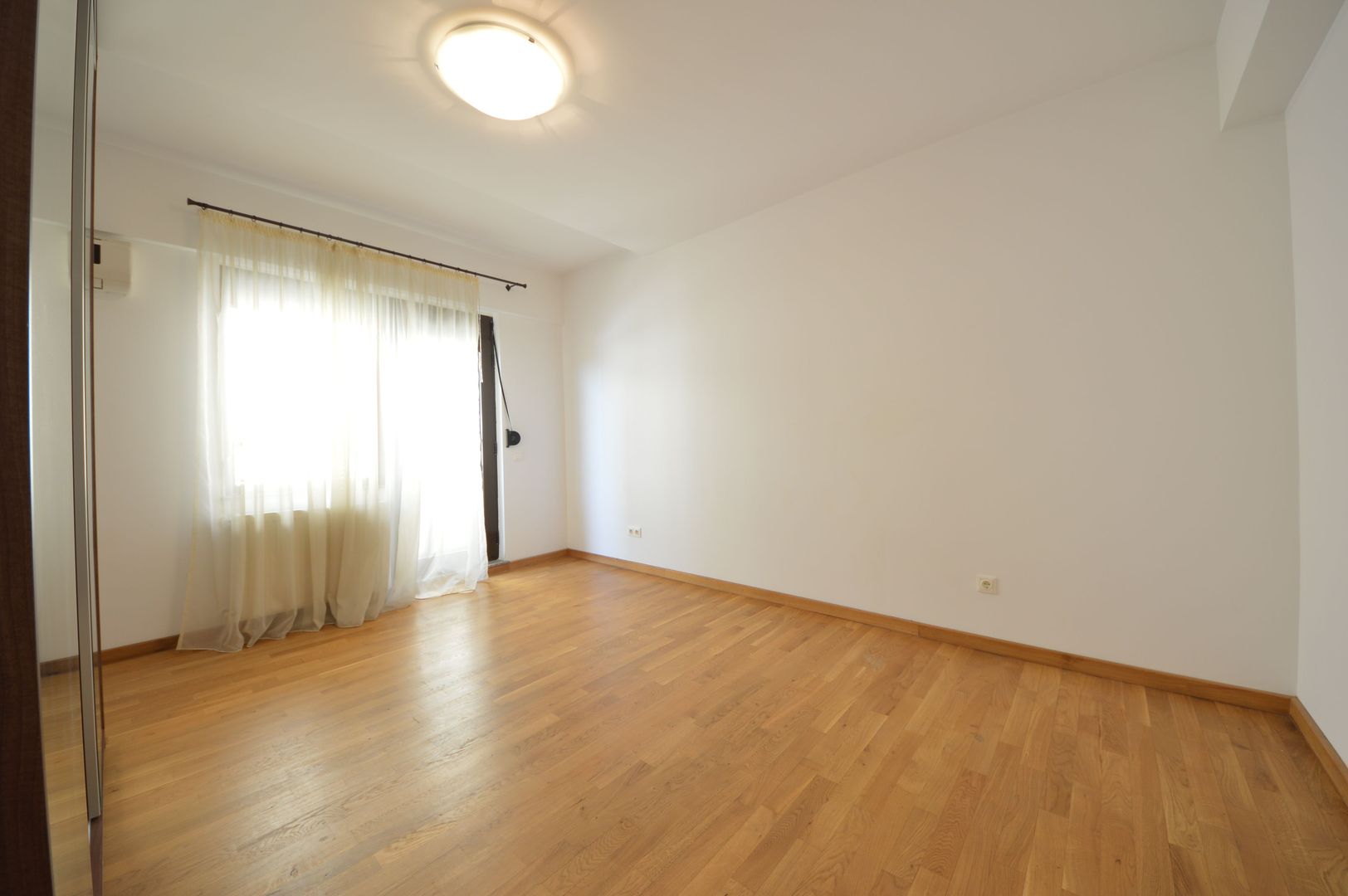 Lux,4 camere,loc parcare,Kiseleff