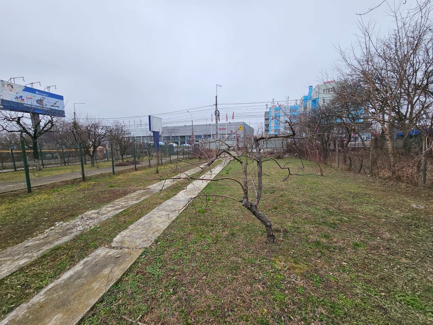 Teren 2500 mp OTOPENI | cu deschidere 21 m la DN1 | vis-a-vis de Ferrari