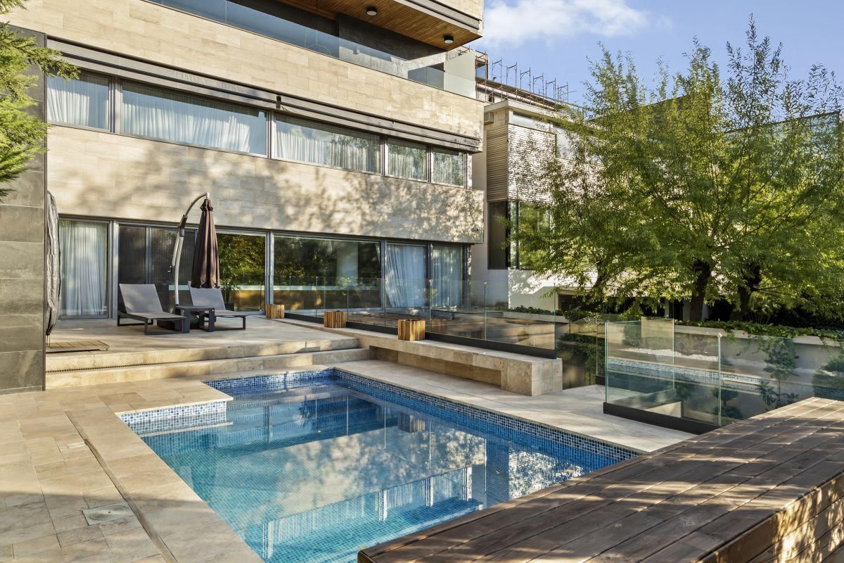 Villa La Primavera | Luxury Homes | Exclusive villa overlooking Lake Floreasca