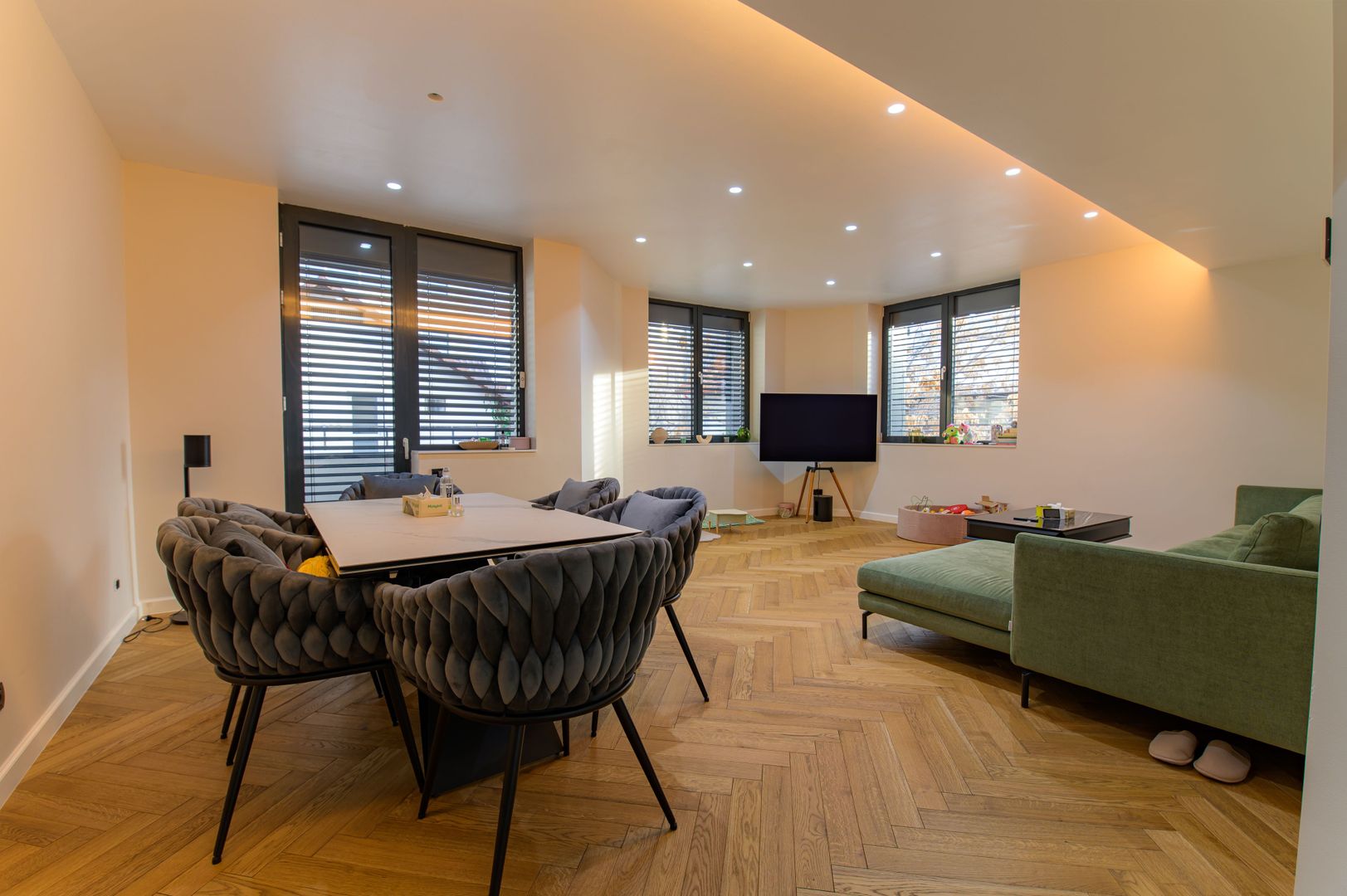 Apartament cu 4 camere de vânzare în zona Soseaua Nordului