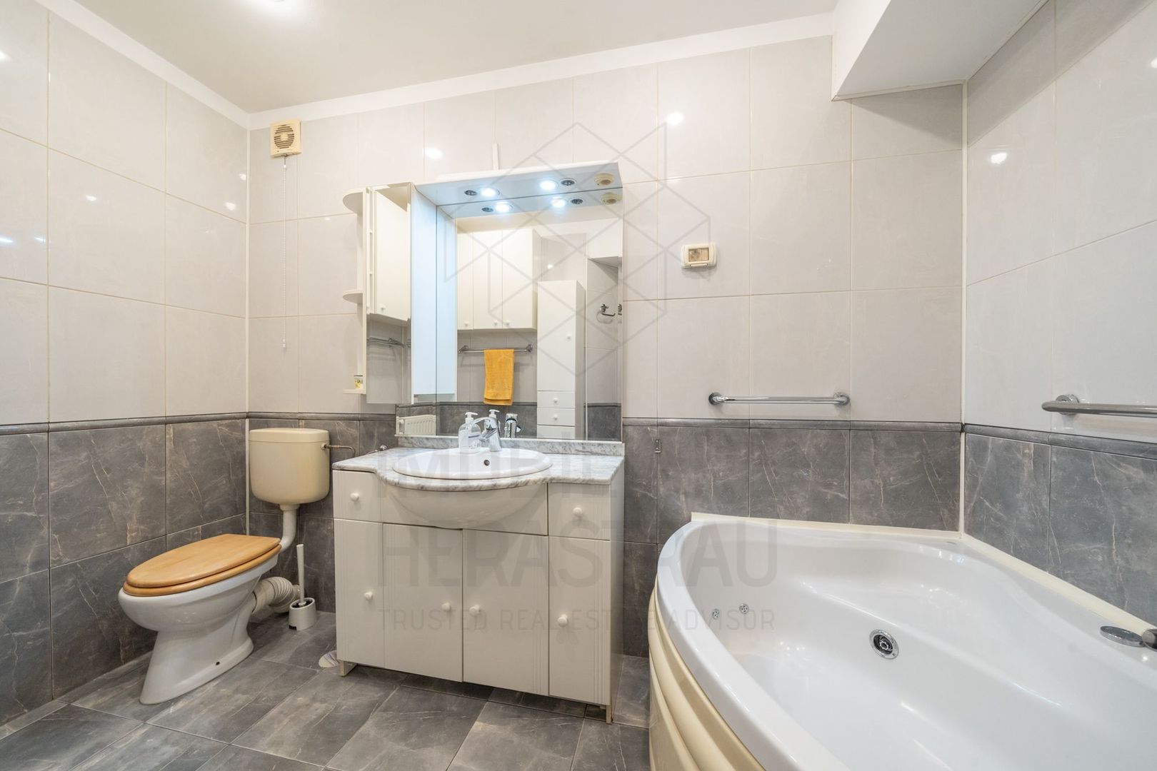 5 room Apartment for rent, Aviatorilor area