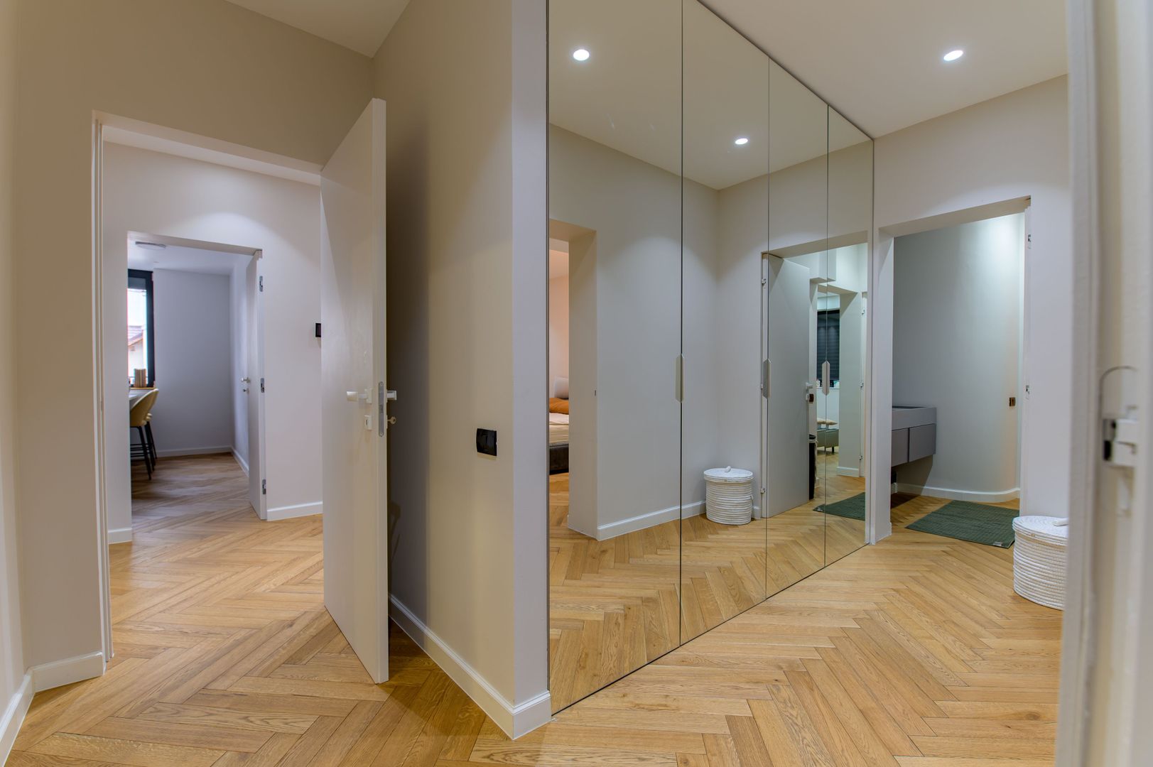 Apartament cu 4 camere de vânzare în zona Soseaua Nordului