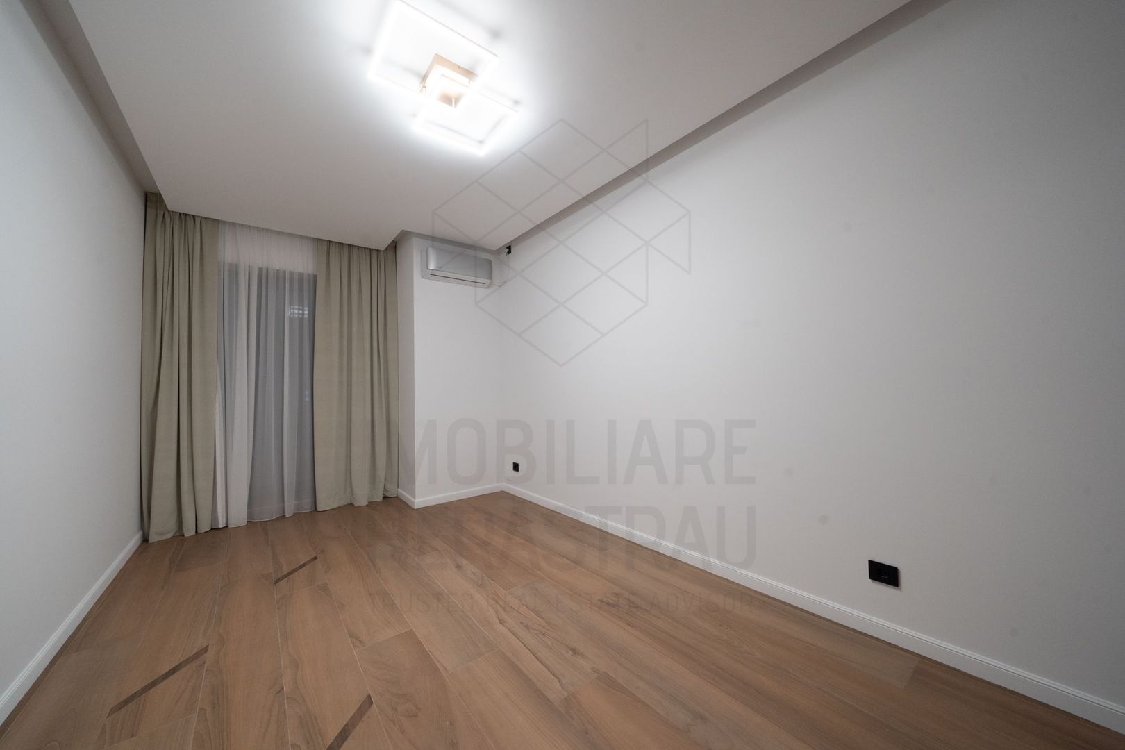 5 room Apartment for sale, Primaverii area