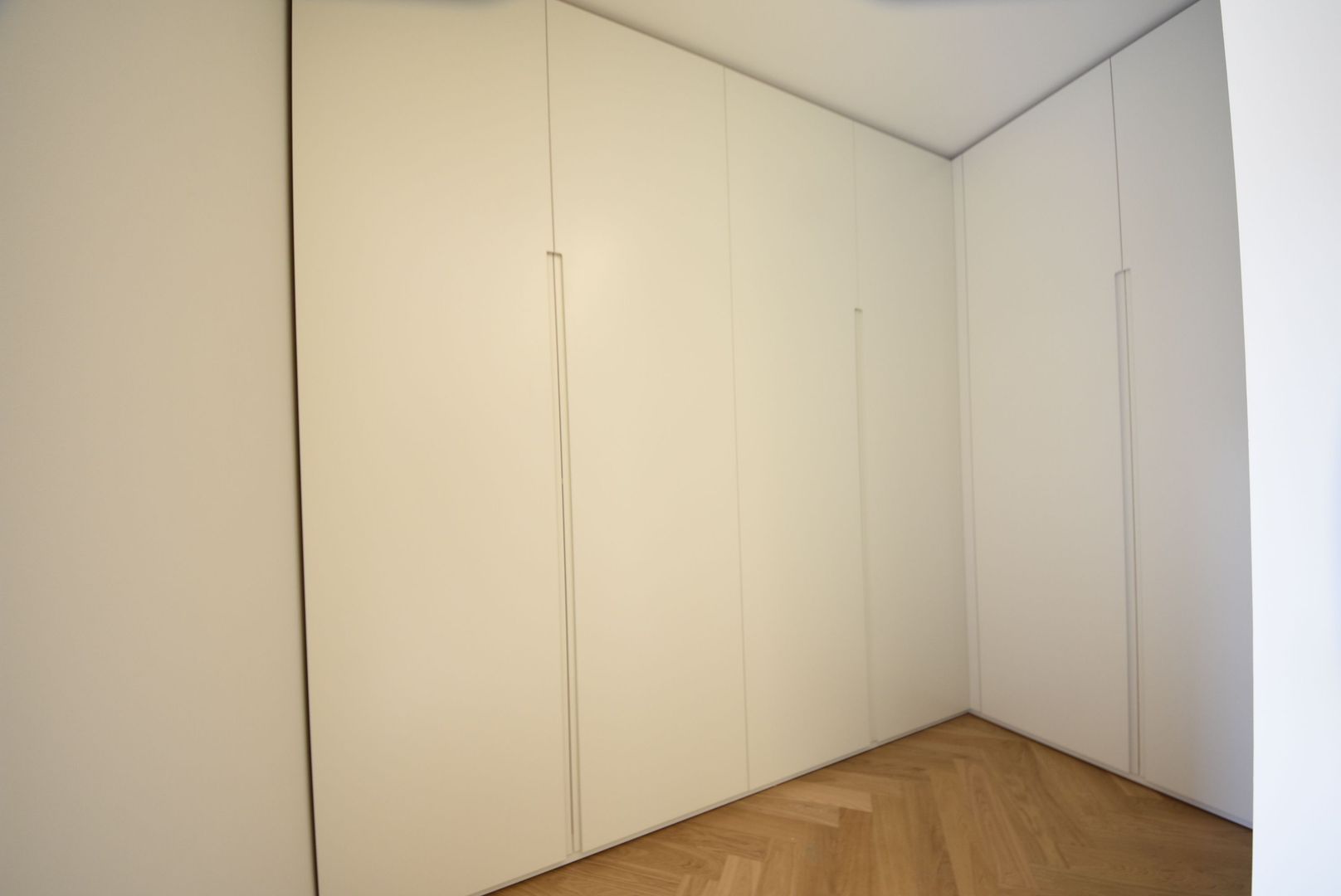 3 camere de inchiriat | BLOC NOU | ZONA DOROBANTI