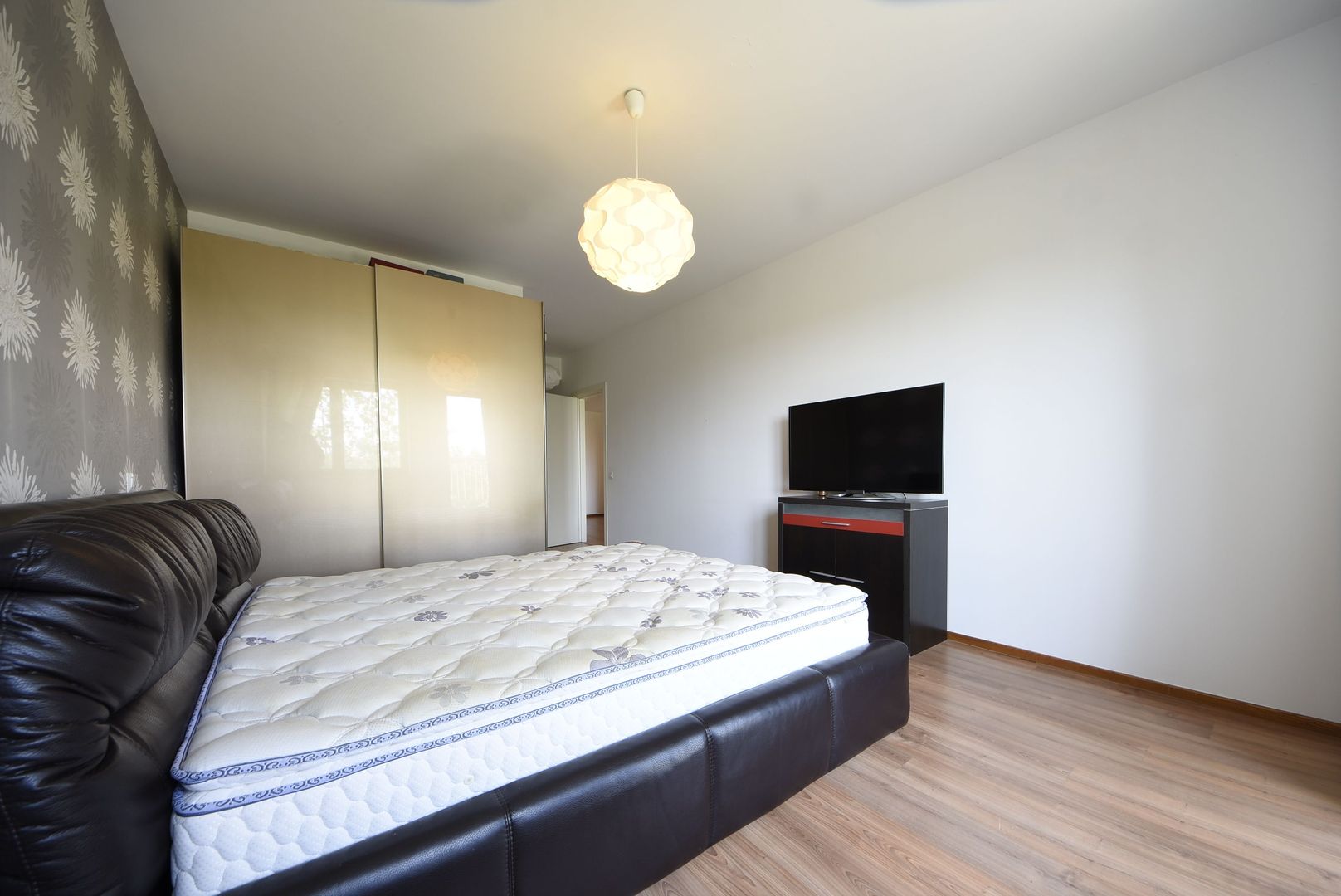 Apartament generos 3 camere , 2 locuri de parcare, Pet friendly | Iancu Nicolae