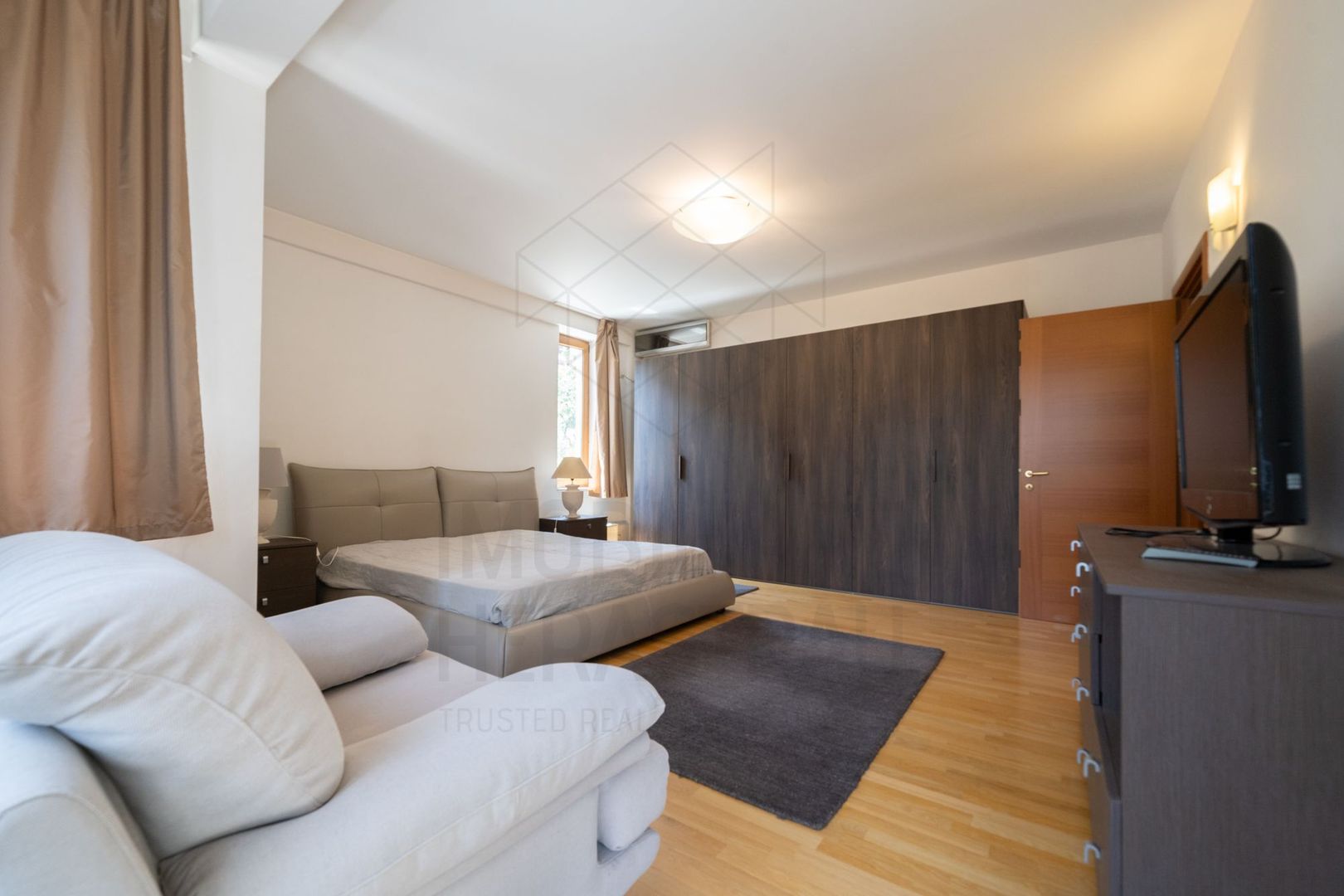 Exclusive Property | Herastrau