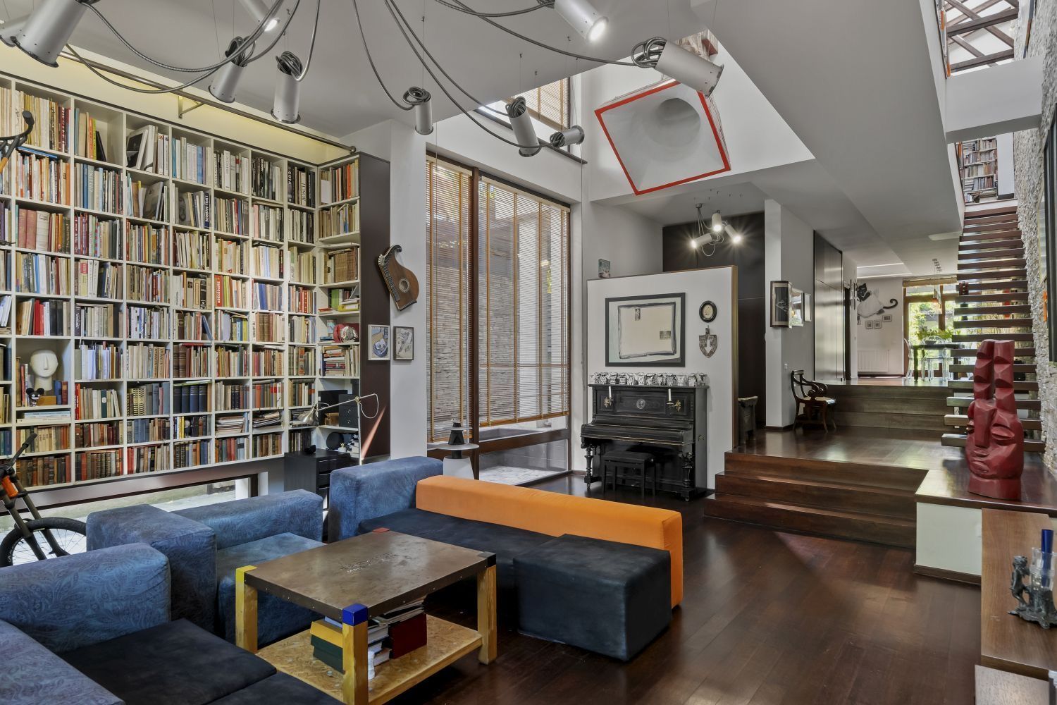 ARTSY LAKEFRONT VILLA | BANEASA
