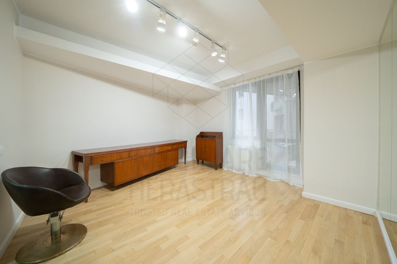 Nordului stradal,vedere Parc, Birou .