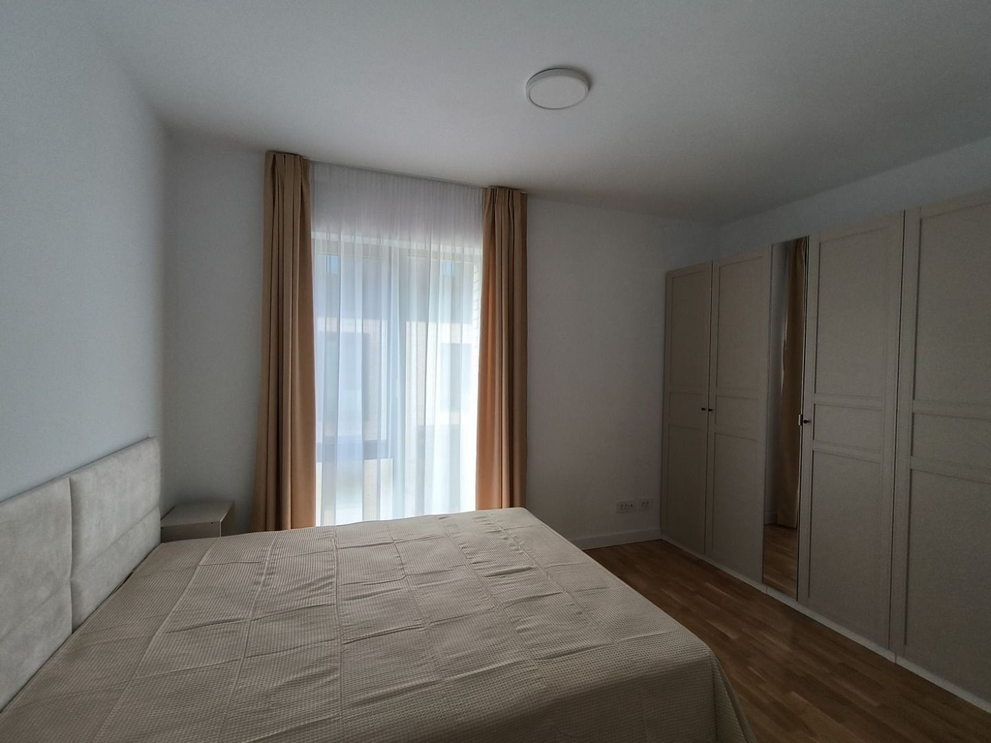 Apartament de 3 Camere – Confort și Eleganță