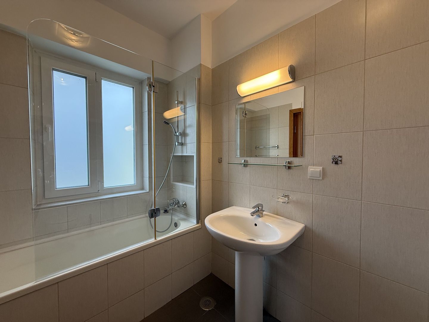 3 room Apartment for rent, Herastrau area