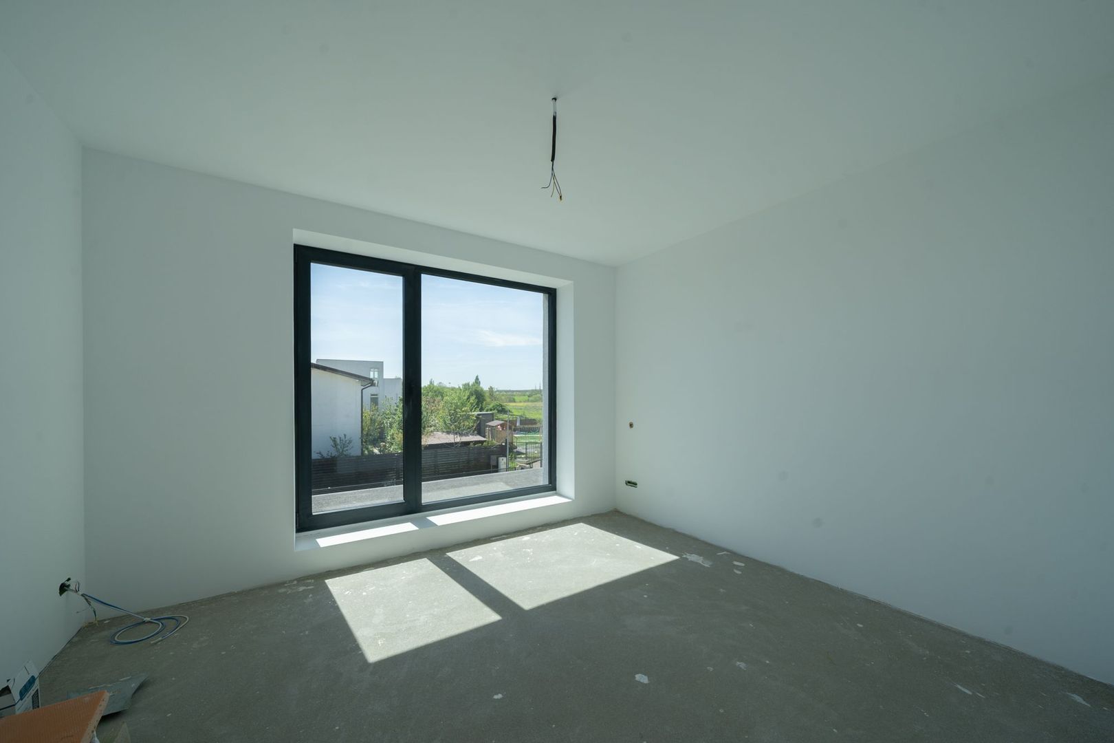 Vilă modernă în Corbeanca | Construcție solidă, 3 dormitoare + birou