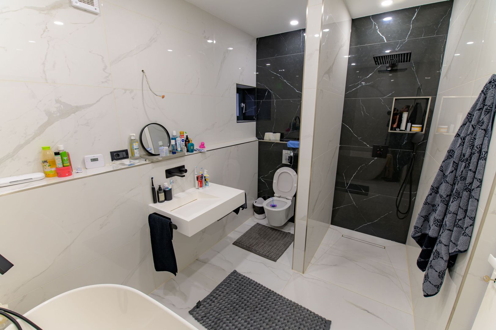 Apartament cu 4 camere de vânzare în zona Soseaua Nordului