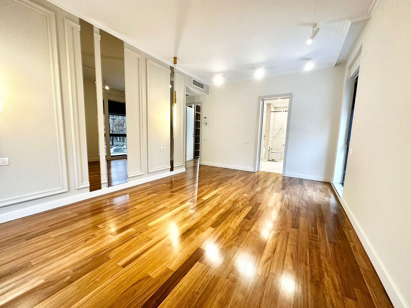 Washington Residence | Luxury 3 bedroom apartment for rent | Private garden