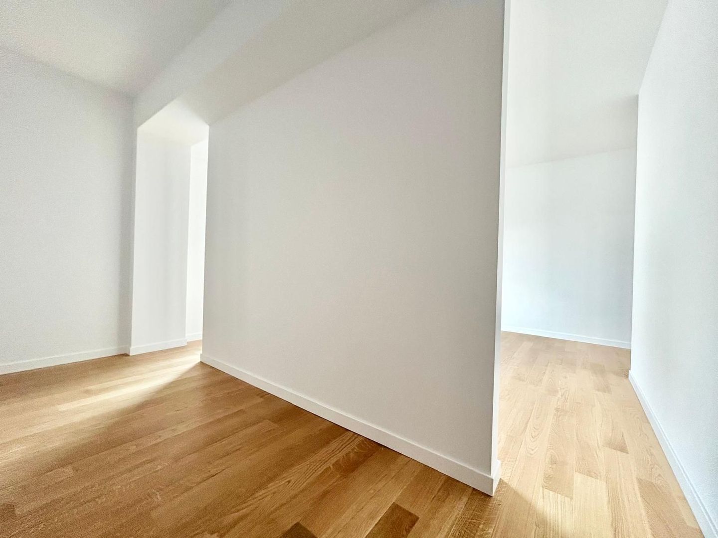 Apartament 4 camere de inchiriere zona Pipera .