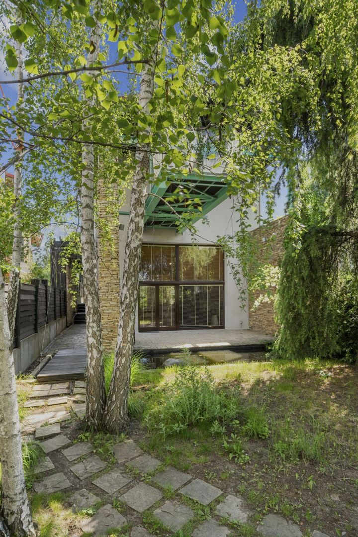 ARTSY LAKEFRONT VILLA | BANEASA
