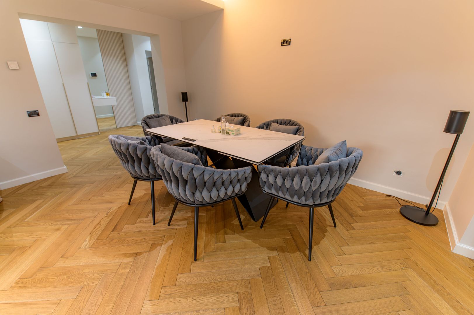 Apartament cu 4 camere de vânzare în zona Soseaua Nordului