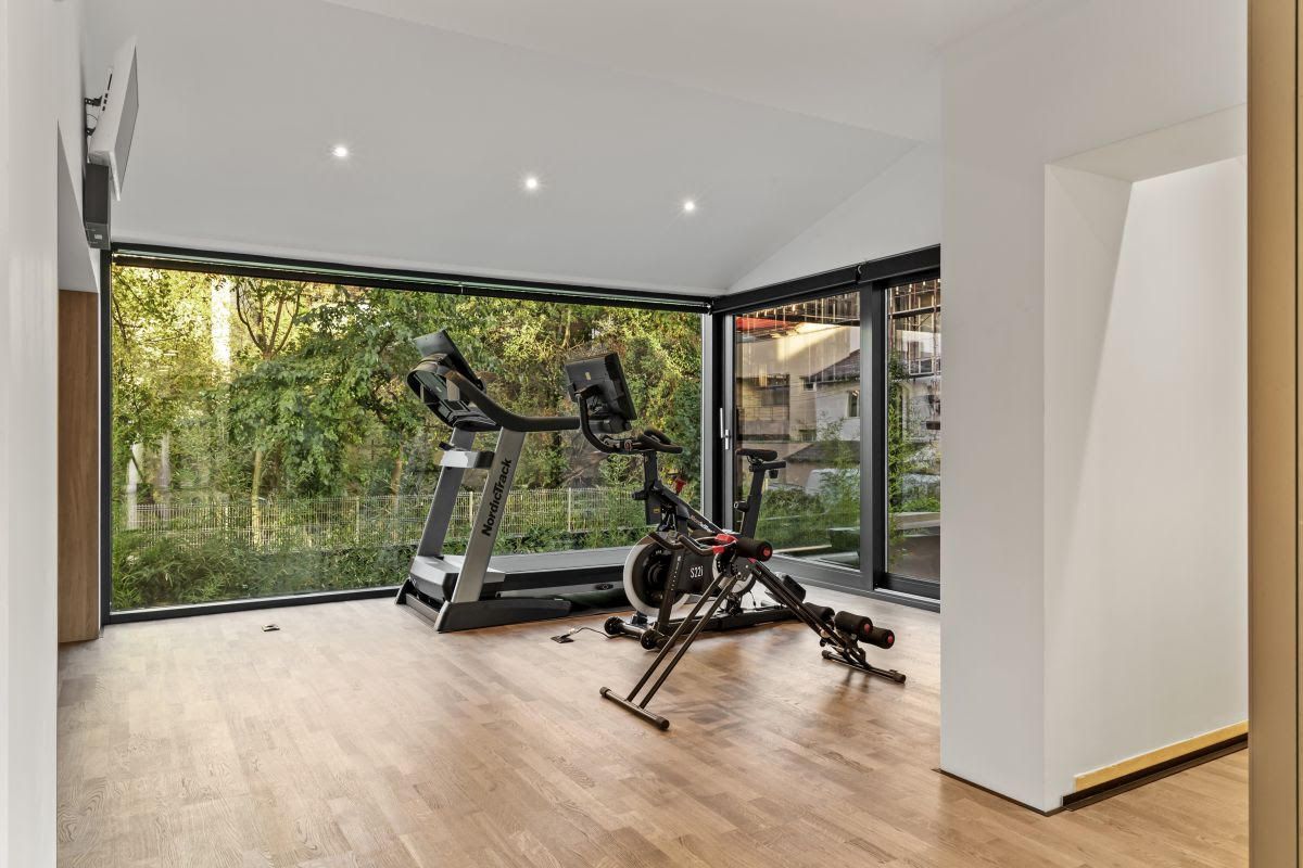Villa La Primavera | Luxury Homes | Exclusive villa overlooking Lake Floreasca
