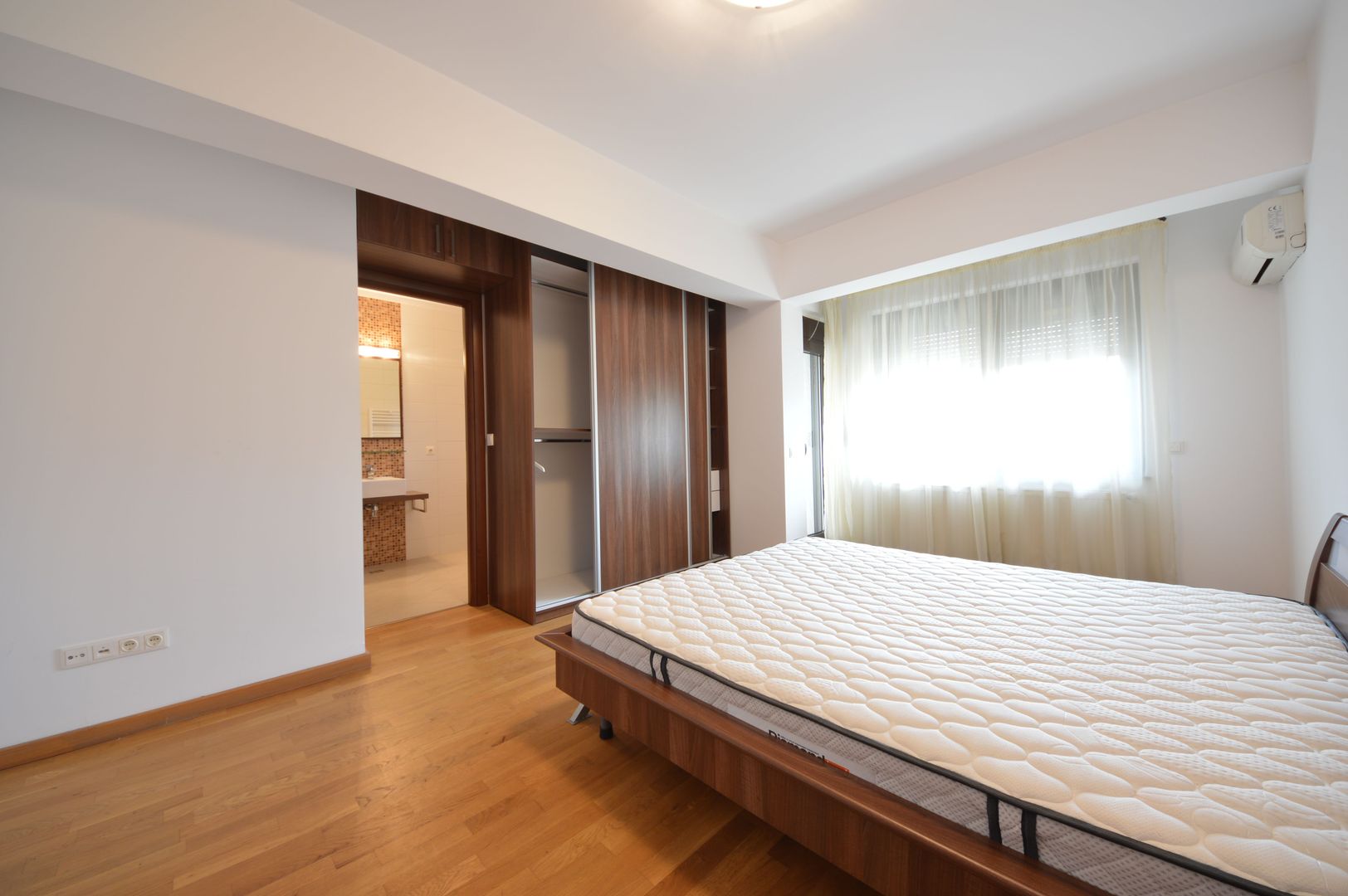 Lux,4 camere,loc parcare,Kiseleff