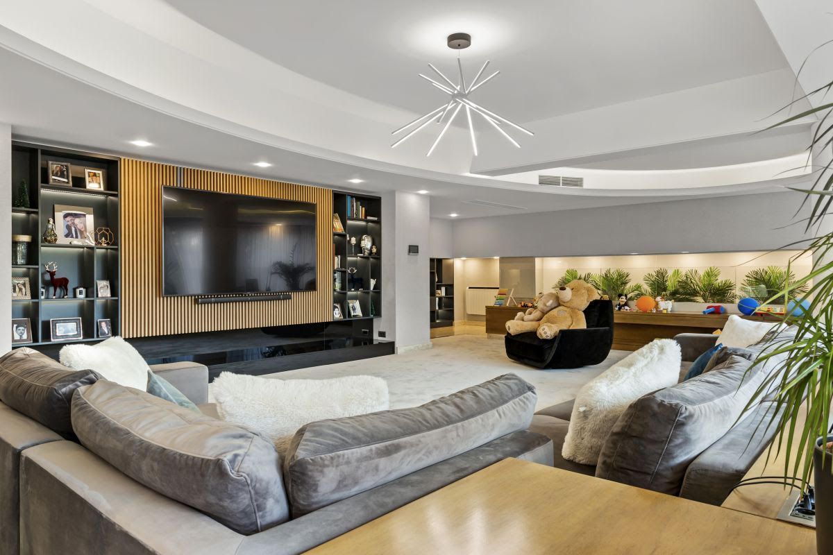 Villa La Primavera | Luxury Homes | Exclusive villa overlooking Lake Floreasca