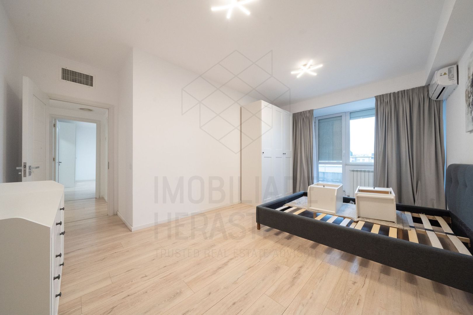 4 camere superbe in prima linie Parc Herastrau